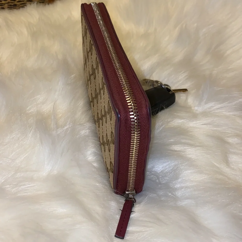 Authentic Gucci Long Zipper Wallet - Picture 4 of 10